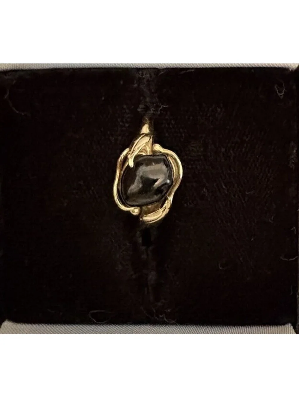 Oval  Black Coral Solitaire Ring 14k Yellow Gold Size 7 From The Cayman Island